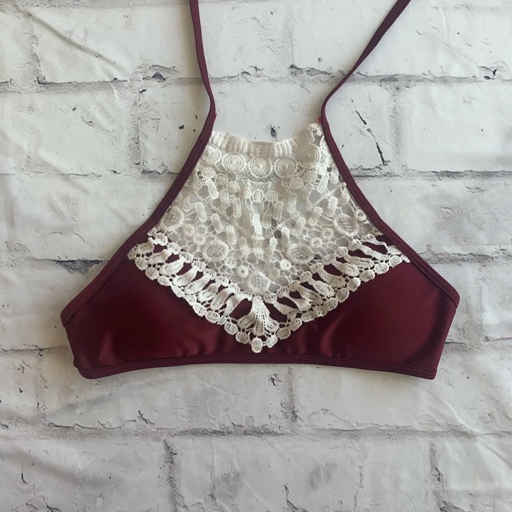 5/$35💥NWOT Crochet Detail Bikini Top - Picture 1 of 4